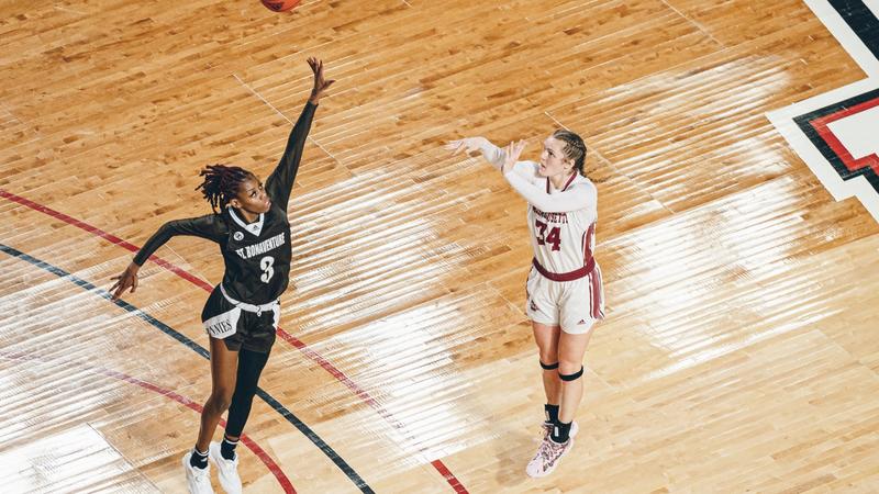 Breen’s career day helps women’s basketball win 74-51 over St. Bonaventure in A-10 conference opener