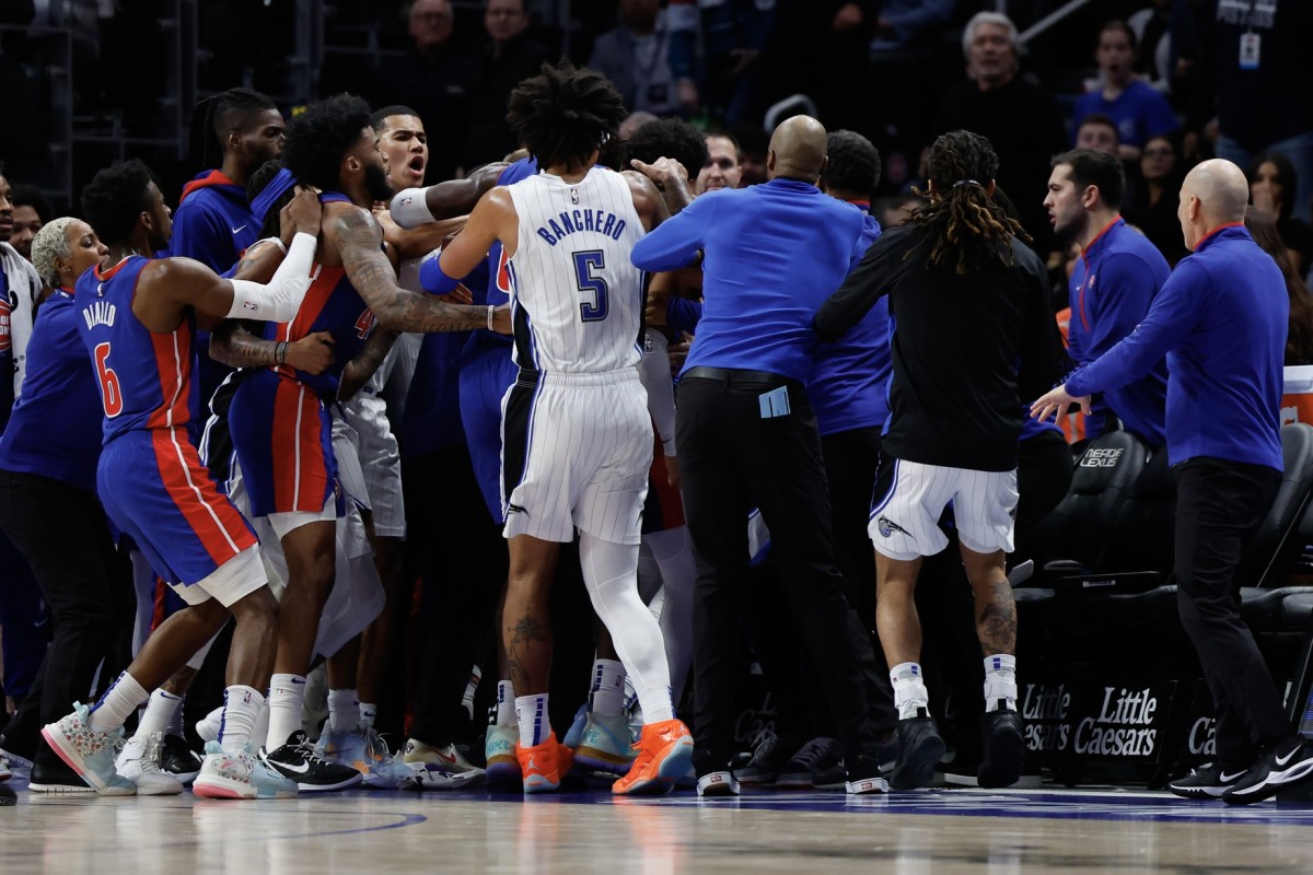 NBA suspends a total of 11 different players for Magic Piston altercation