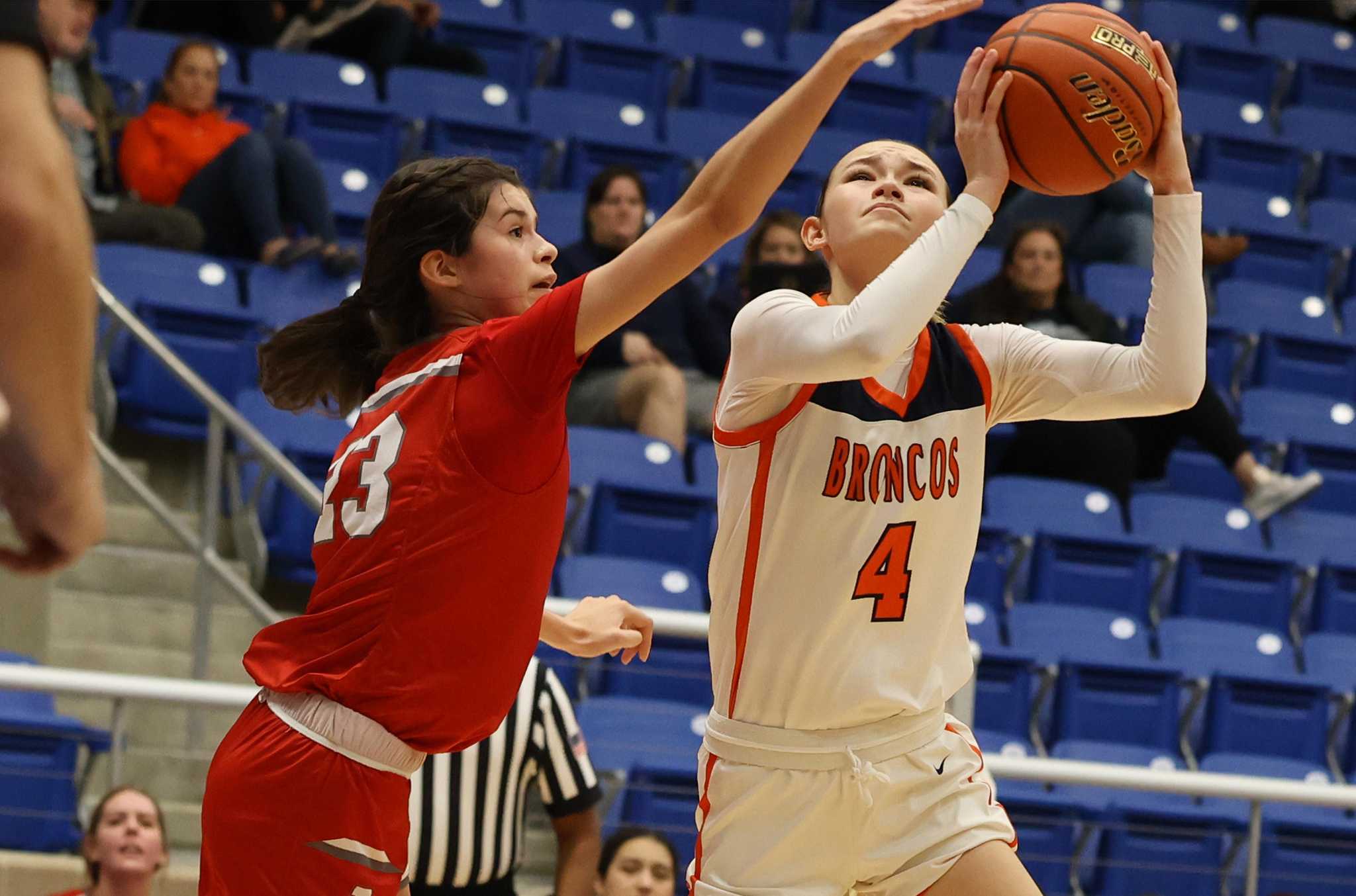 Brandeis beats LEE with 44 points for Forestier