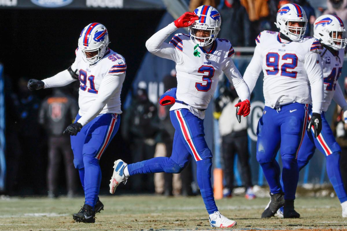 Dummer Hamlin reunites with Buffalo Bills teammates before first playoff game