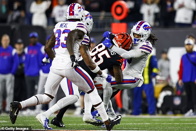 Dumar Hamlin: NFL and MLB legend Bo Jackson sends message to Bills safety