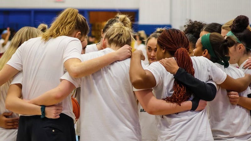 No. 1 Colombia wins women’s basketball