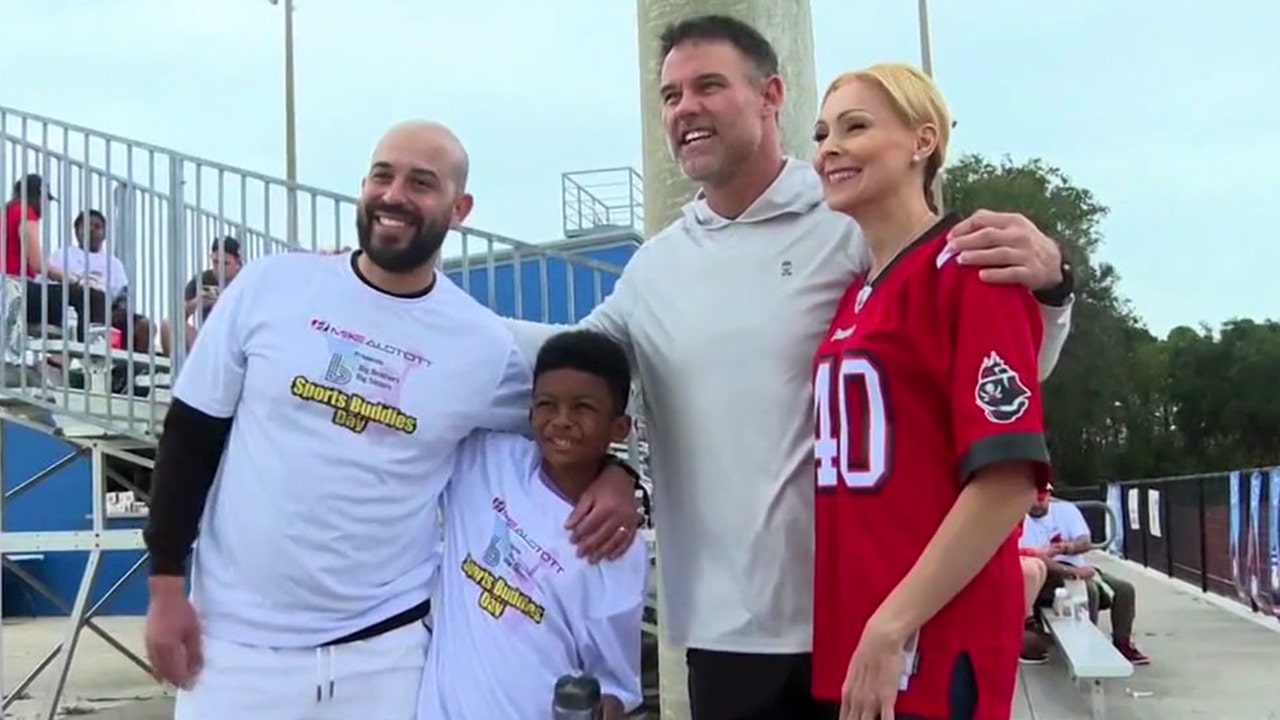 Mike Alstott’s Sports Buddies Day gives kids time to train with the pros