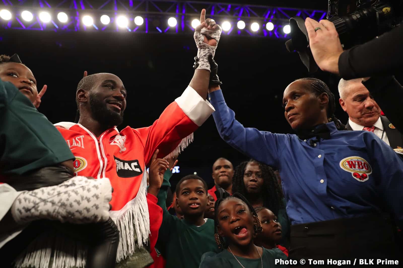 Golden Boy sign Terrence Crawford