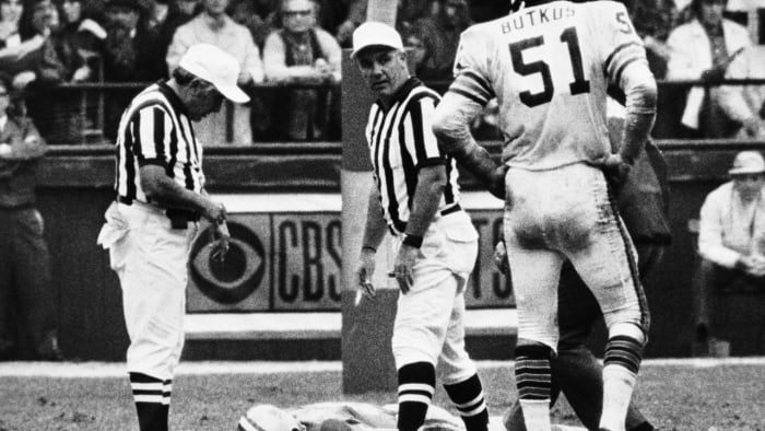 Remembering Chuck Hughes, the only NFL player to die on the field during a game