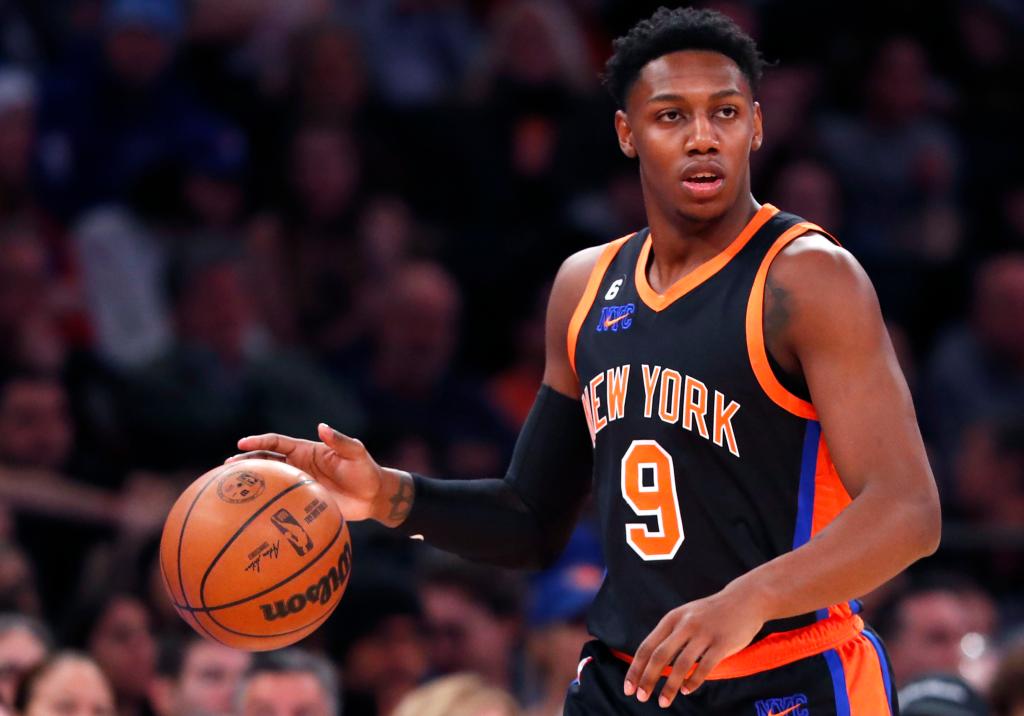 RJ Barrett returns to Knicks lineup after finger injury