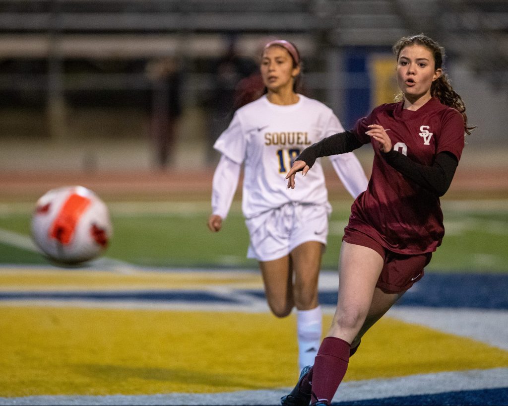 Late goal lifts undefeated Aptos to harbor in SCCAL women’s soccer action