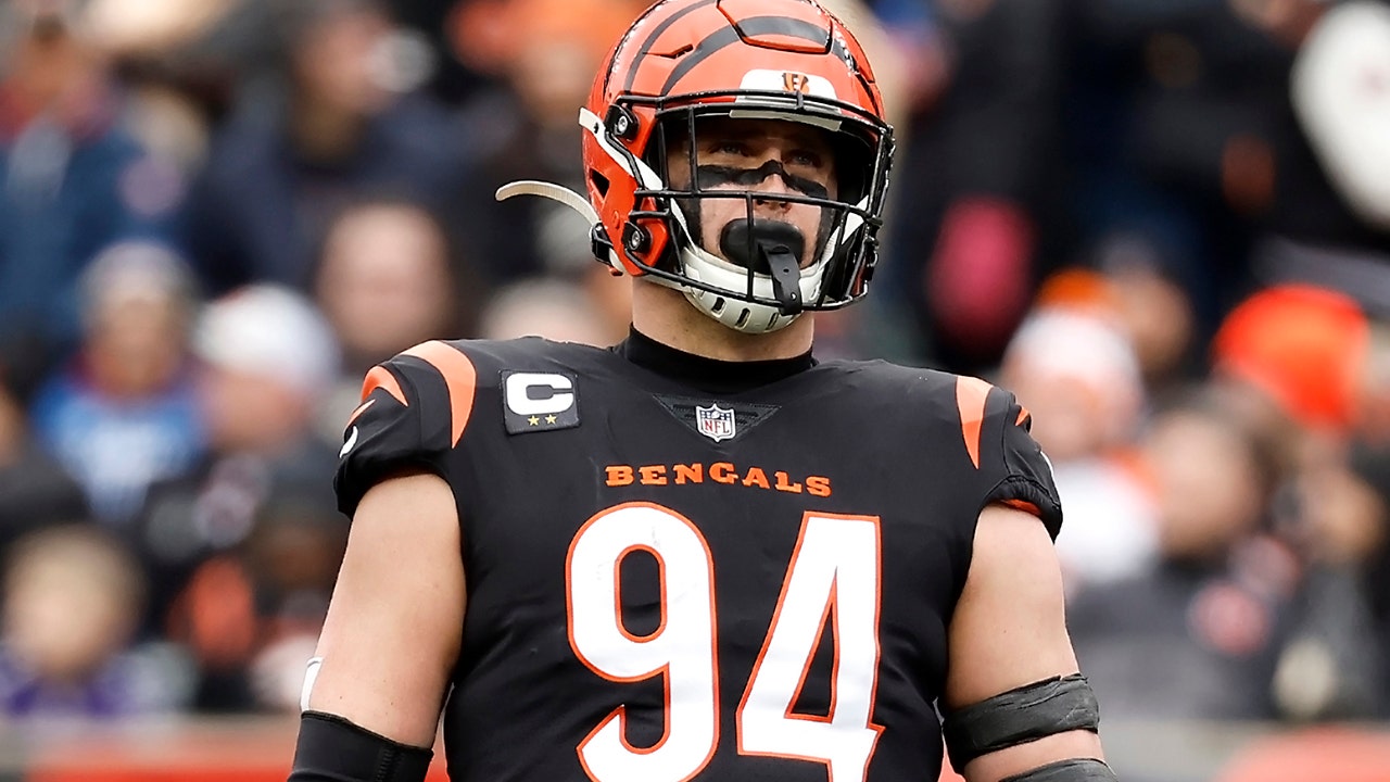 Bengals’ Sam Hubbard makes NFL history with game-changing touchdown fumble return