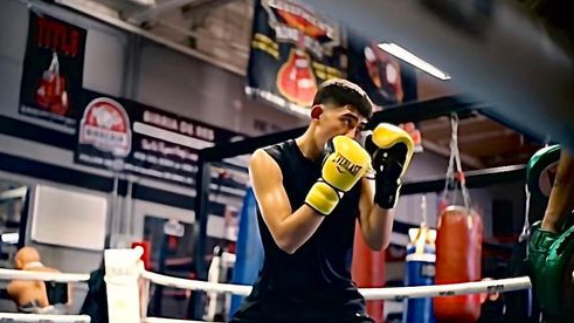 VIDEO: Blindfolded boxer stuns the world with his lightning-quick reflexes