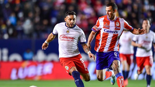 Chivas rules out Alexis Vega ligament injury