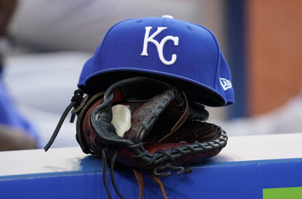 Royals ‘explore’ with additional starting pitchers