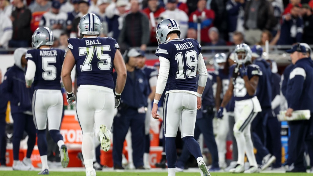 CeeDee Lamb encourages Dallas kicker after PAT woes