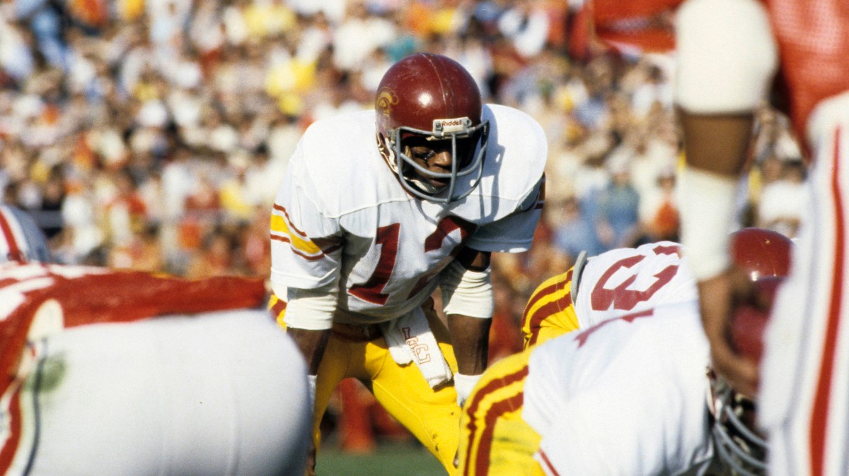 Former USC star and Heisman Trophy winner Charles White dies at 64