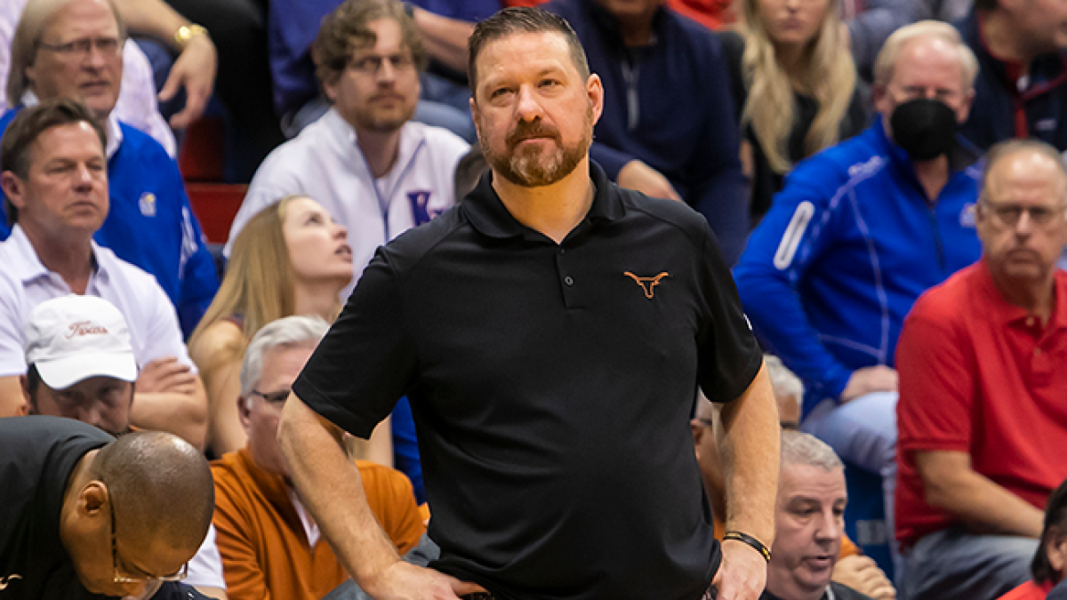 Texas fires coach Chris Beard after arrest for assaulting fiancée