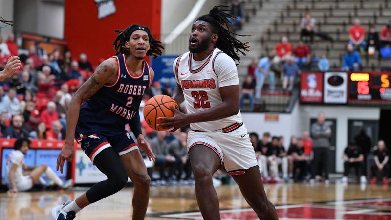 Competing team effort leads men’s basketball, Robert Morris, 78-56