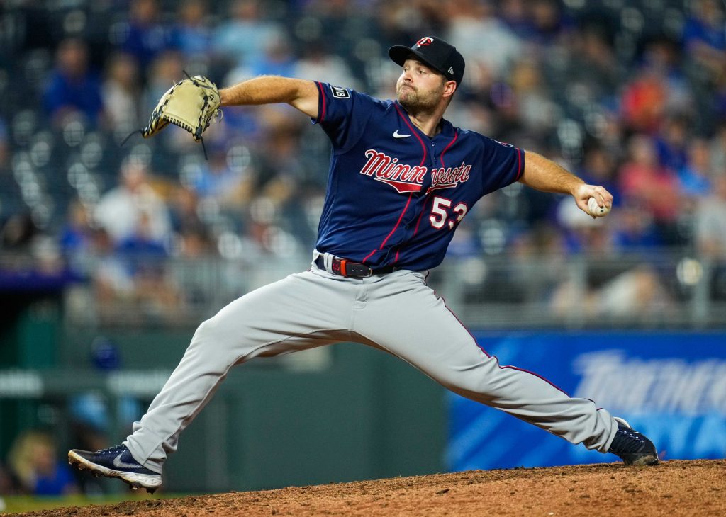 Twins re-sign Danny Coulombe to minor league deal