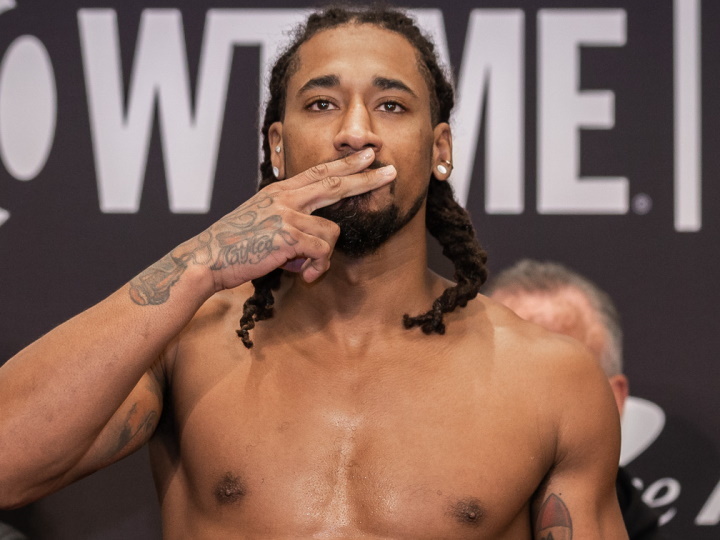 Demetrius Andrade drops, decision demonizes Nicholson in 168 debut