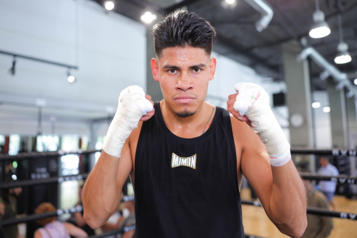 Emmanuel Navarrete makes weight class decision after 130 debut