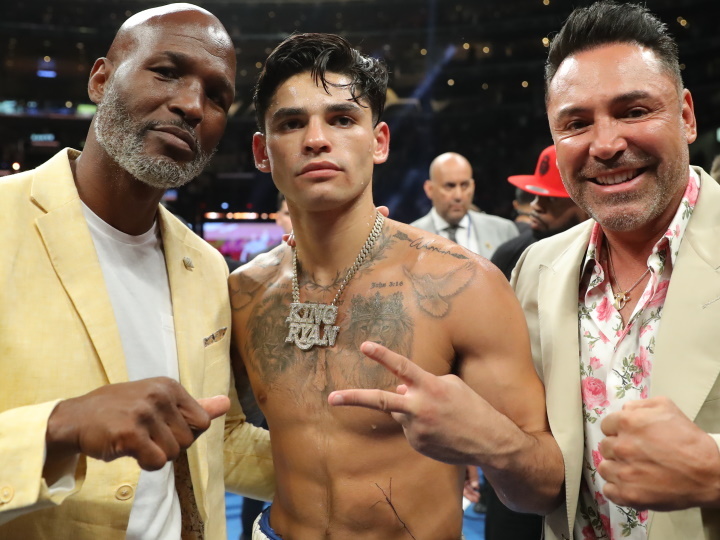 De La Hoya backs Tank-Garcia, wins nearly 2.5 million purchases