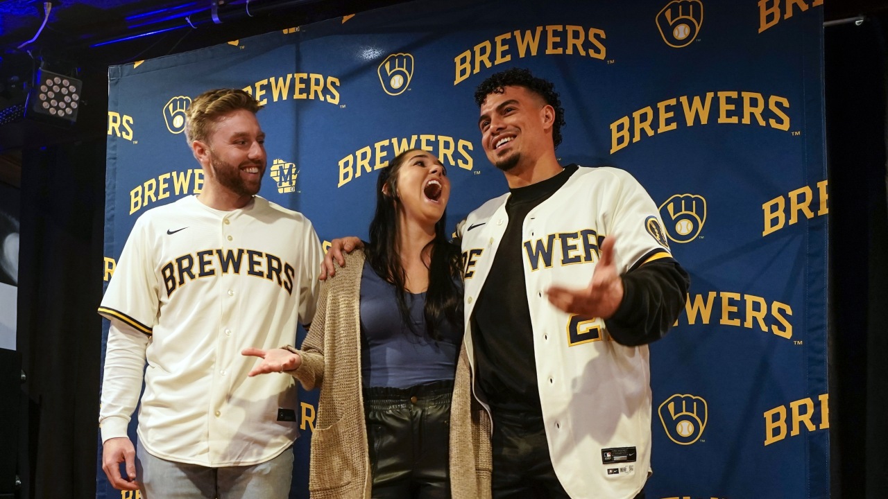 Motivated Brewers determined to start new playoff winning streak in MLB