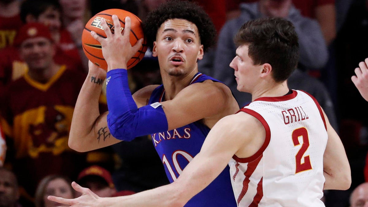 College basketball picks, schedule: Kansas vs. Iowa predictions and Saturday’s top 25 games