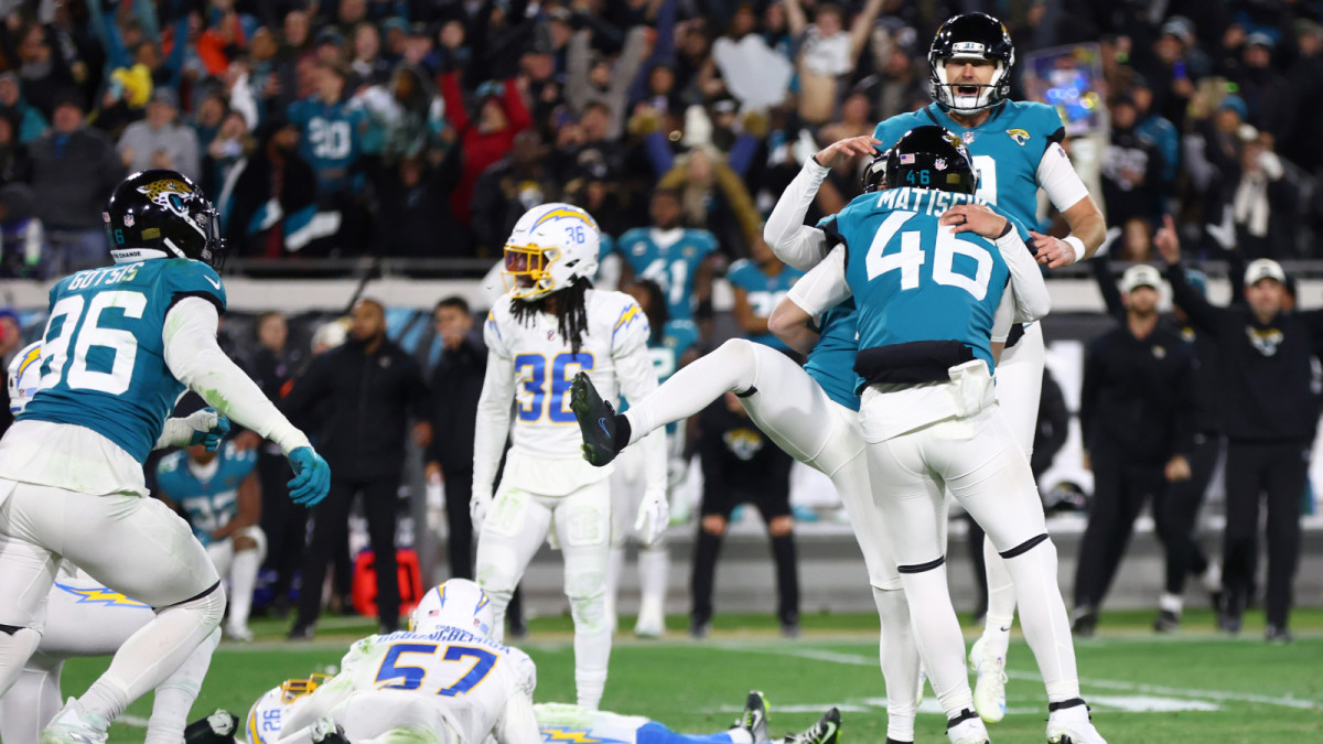 NFL World reacts to Jaguars-Chargers epic collapse