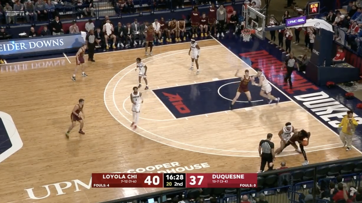 Look: A college basketball game was called off after a fake delivery man pranked him onto the court