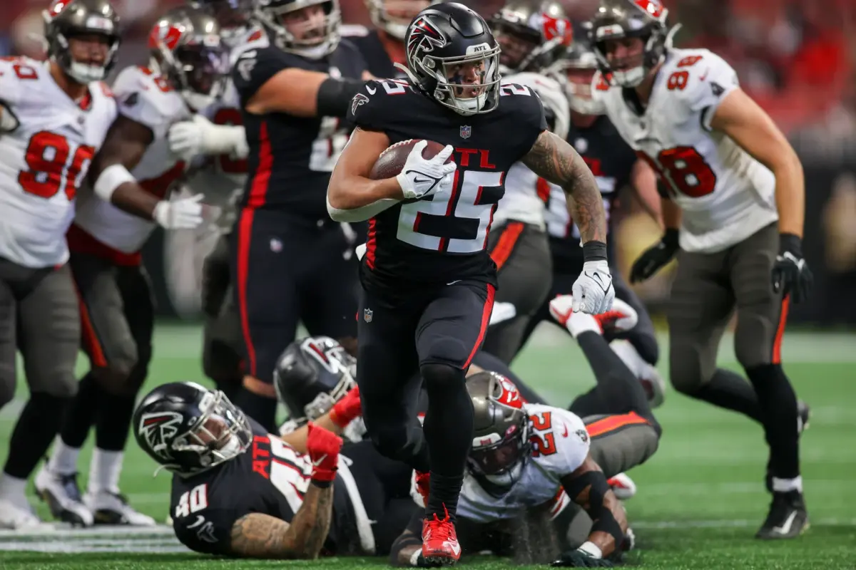 Atlanta Falcons RB Tyler Allgaier Out Of Rookie Of The Year Finalists?