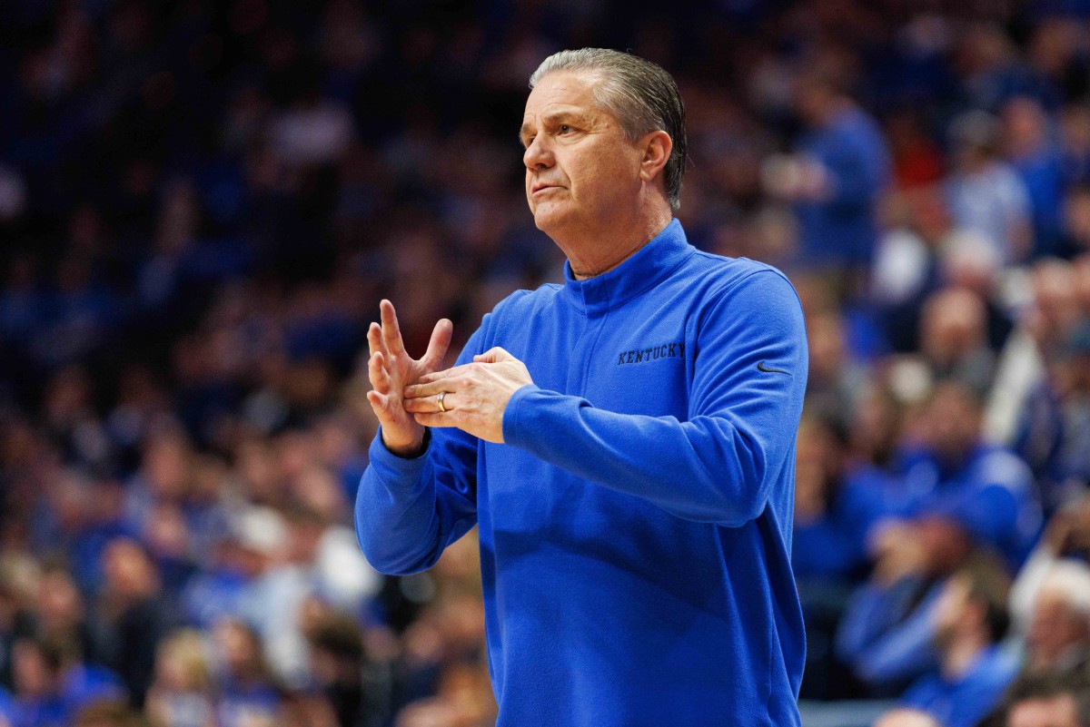 Report: Texas contacted John Calipari in head coach search