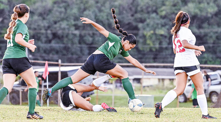 Kapaa, Island School soccer team wins