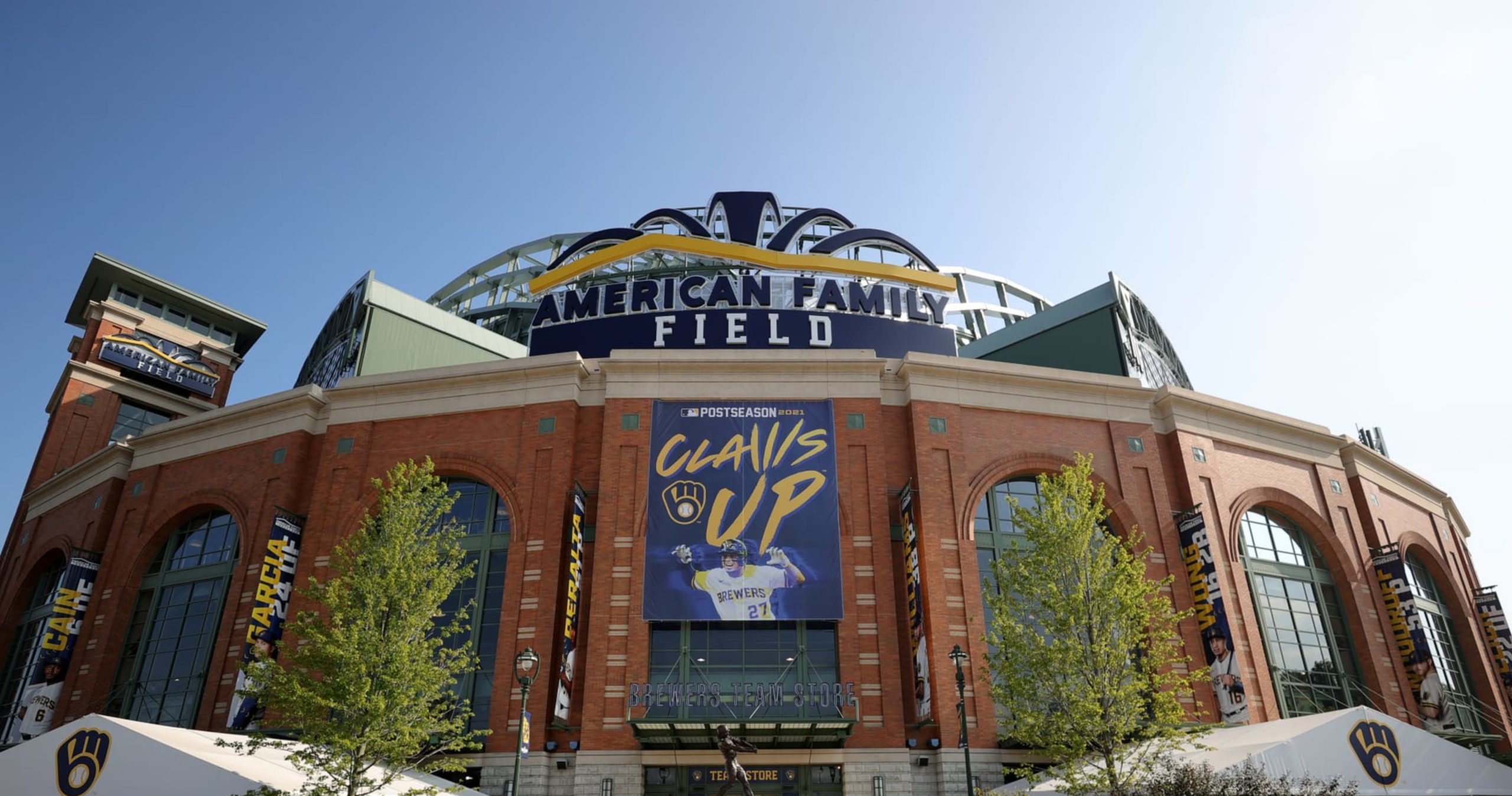 Fan Charged in Brewers Clubhouse Robbery After Giants Game on Sept. 8 | News, Scores, Highlights, Stats, Rumors