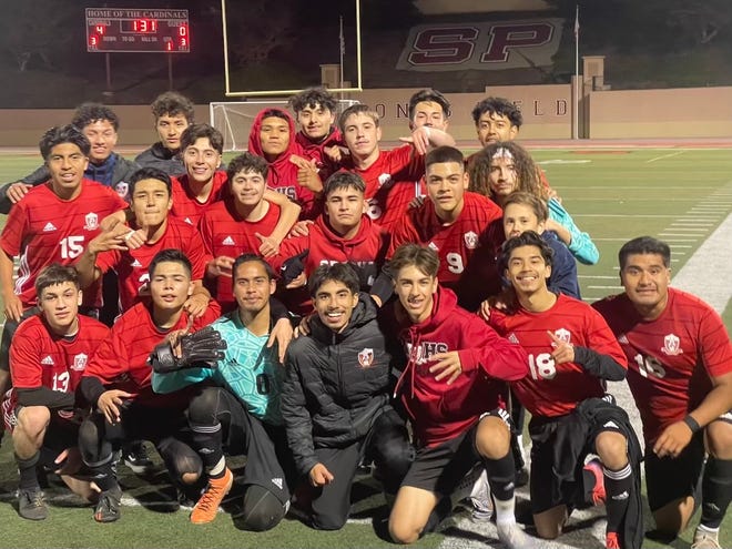 Santa Paula Boys Win Football Title