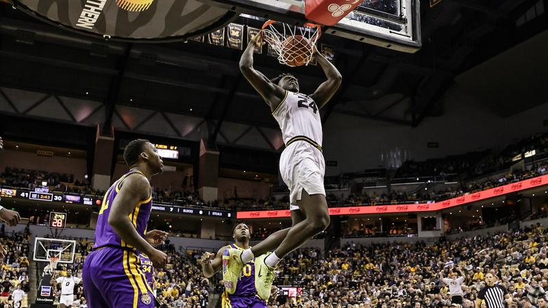 men’s basketball continues to win