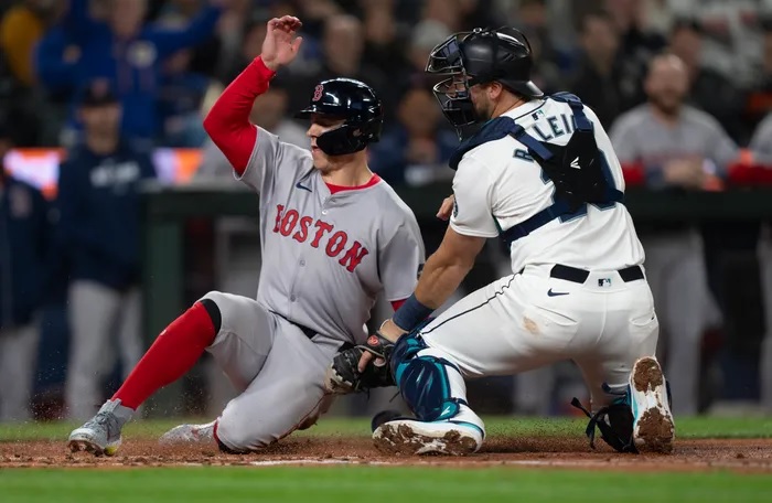 Mariners Look to Extend Win Streak Against Red Sox