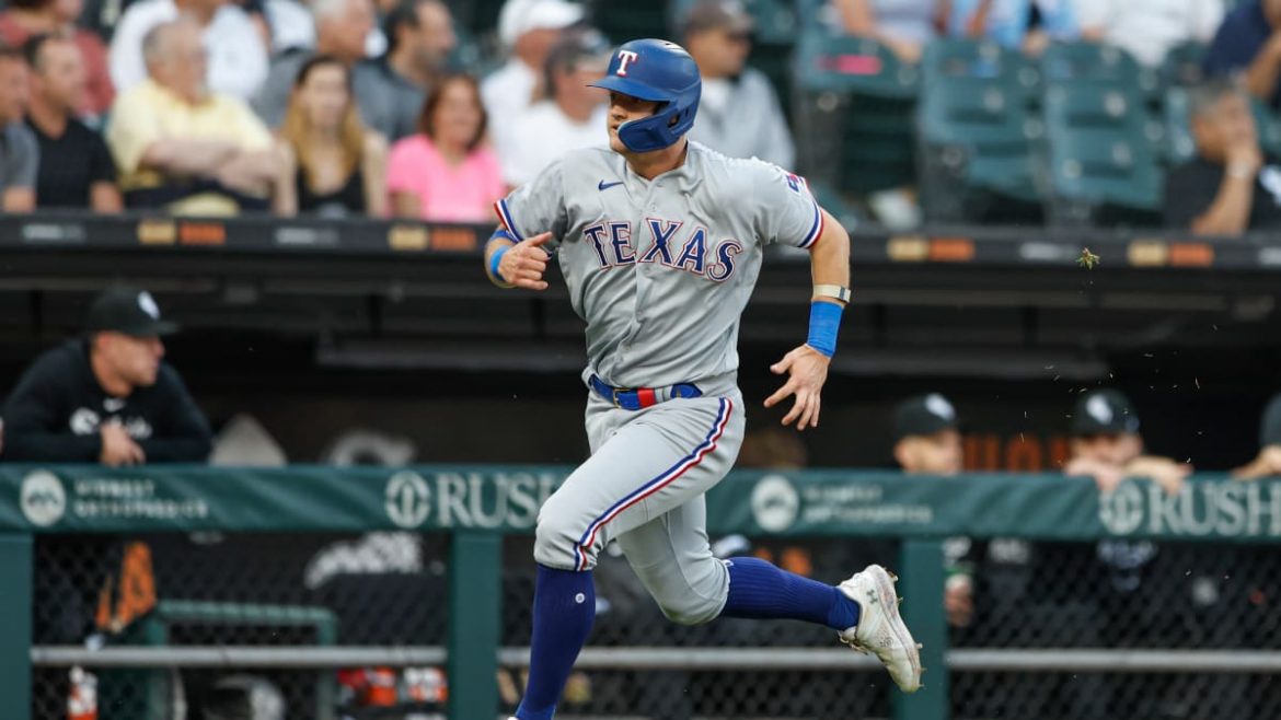 Red-Hot Rangers Look to Extend Streak Against Floundering White Sox