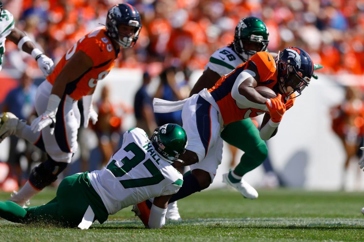 Touchdowns and Tension: The Broncos Meet the Jets in a Key Matchup!