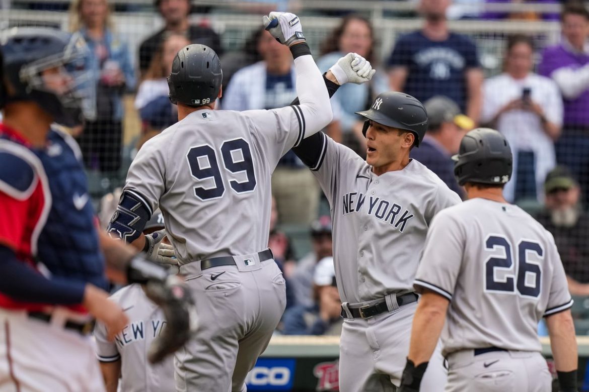 Two Teams, One Goal: Yankees and Cubs Battle for Playoff Position