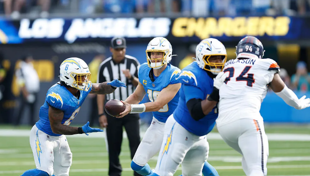 Undefeated Colts Face Their First Real Test in Los Angeles