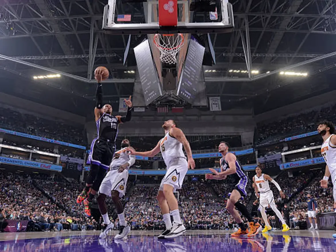 BATTLE FOR SURVIVAL: Downtrodden Kings Host Surging, Trae-Less Hawks