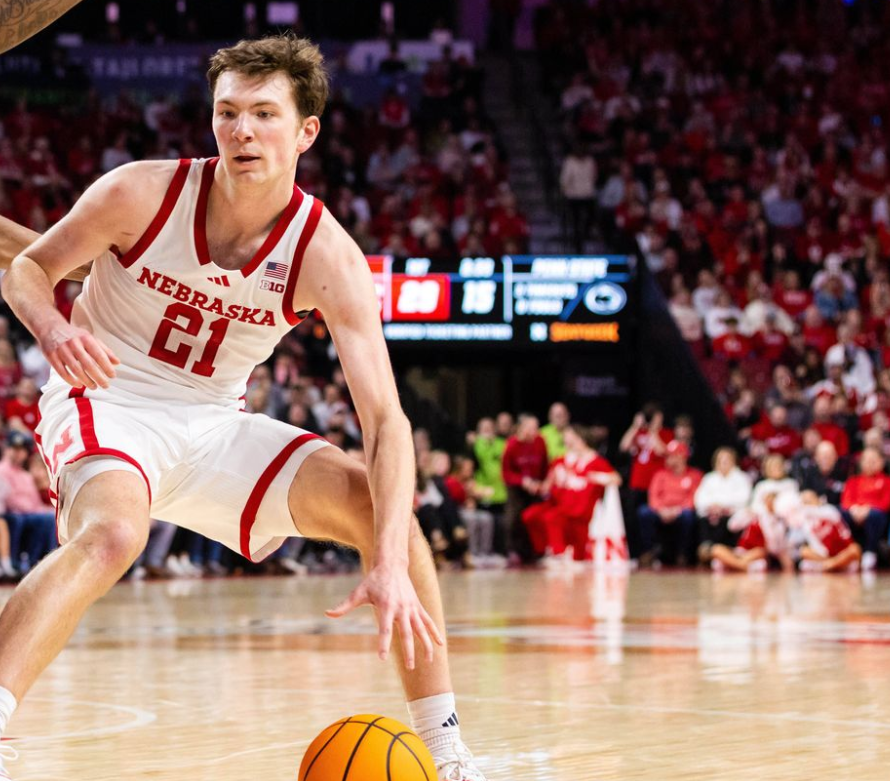Iowa Hawkeyes Challenge Nebraska’s Top-Ranked Defense in Season-Ending Big Ten Battle