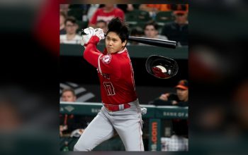 Shohei Ohtani Pitches Through Knee Inflammation as Dodgers Manage His Workload