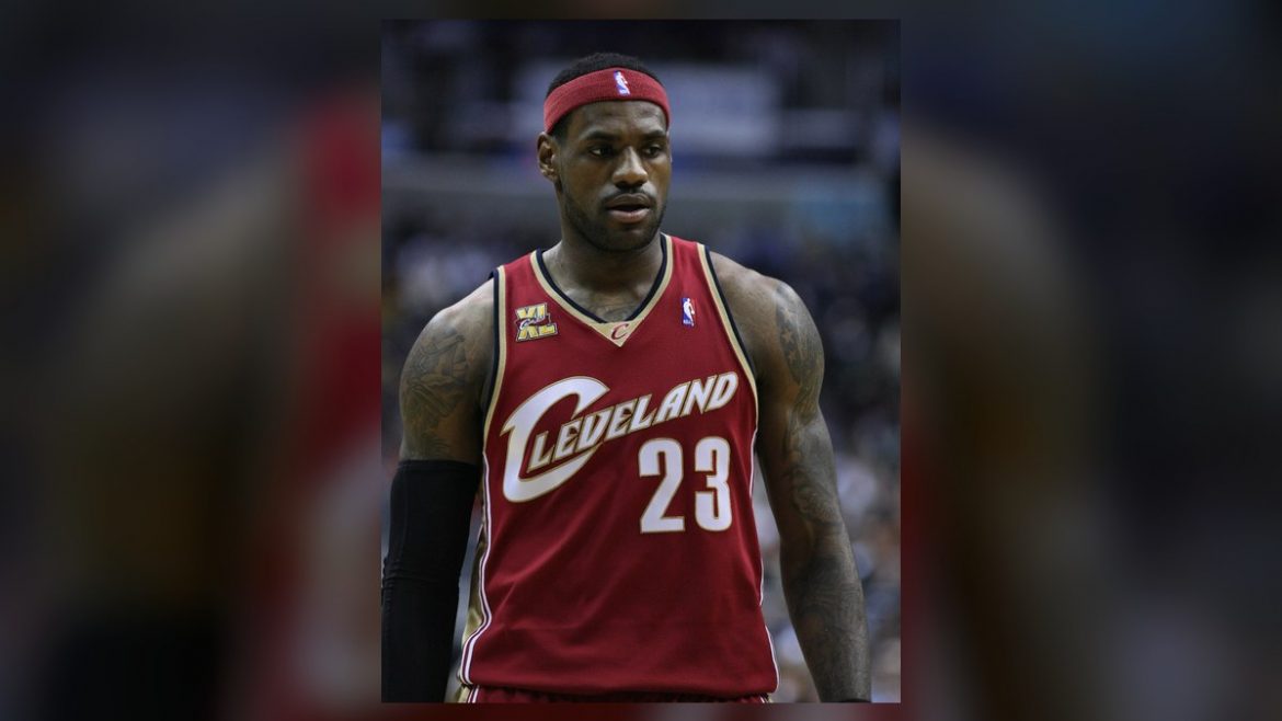 Warriors Trade Chatter Centers on LeBron James, Anthony Davis as NBA Offseason Opens