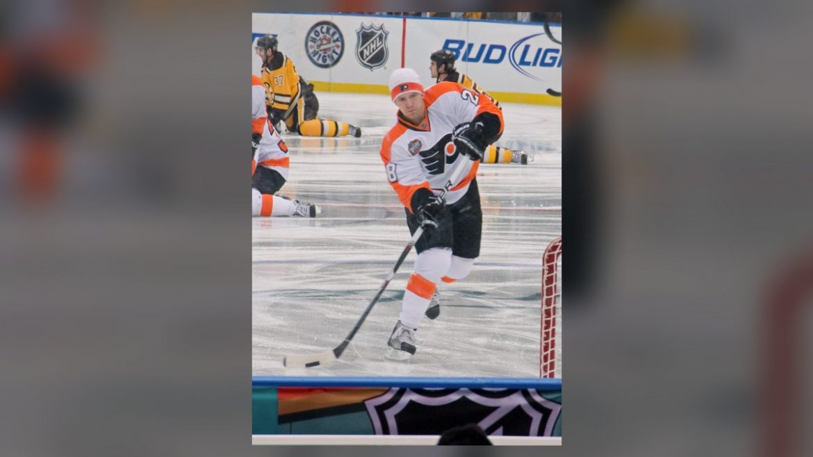Claude Giroux Reunion With Flyers Appears Closer as NHL Talk Turns Toward Philadelphia